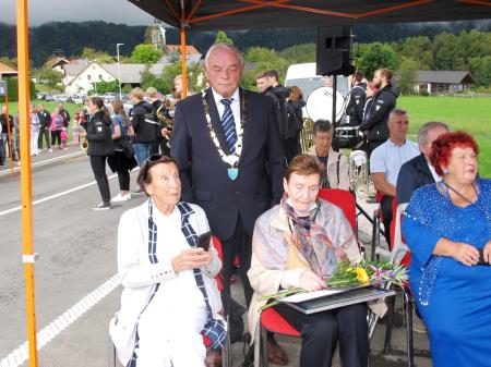 Posmrtno priznanje Obcine Cerklje pa so podelili dr. Jožetu Bohincu. Priznanje sta prevzeli hcerki Marinka Furlan in Alenka Bohinc.
